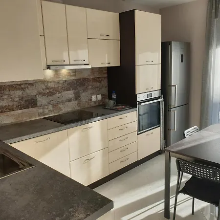 New The Twins Two-bedroom, 3 At 15 Tsani Ginchev Street, Floor 2 Apartman