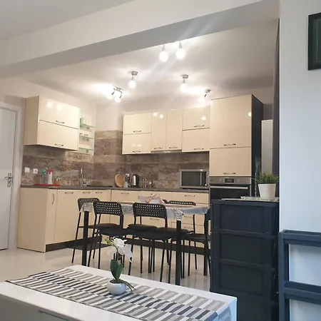 Апартаменти New The Twins Two-bedroom, 3 At 15 Tsani Ginchev Street, Floor 2 *