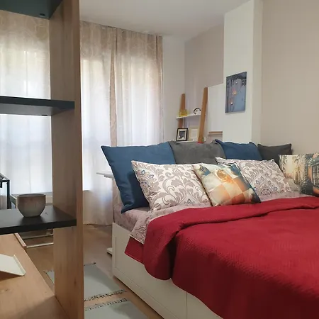 Апартаменти New The Twins Two-bedroom, 3 At 15 Tsani Ginchev Street, Floor 2 Варна